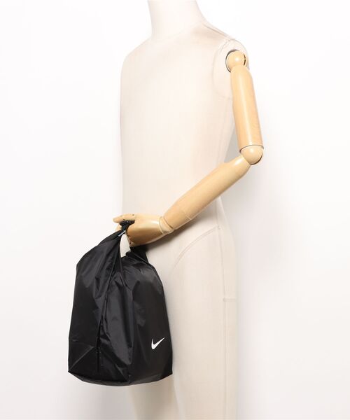 NIKE(ナイキ)の「《NIKEアパレル》SS26ウォータープルーフバッグ(ハンドバッグ・キッズ・ブルー/ブラック/レッド/ミント/パープル・フリー)」の9枚目の写真