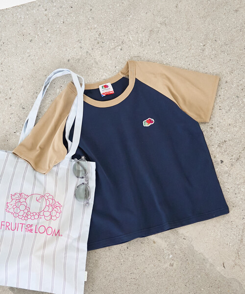 FREAK'S STORE(フリークスストア)の「FRUIT OF THE LOOM × FREAK'S STORE/フルーツオブザルーム 別注 ラグランミニTシャツ(Tシャツ/カットソー・レディース・ブラック/オフホワイト/チャコールグレー/ネイビー・フリ-)」の4枚目の写真
