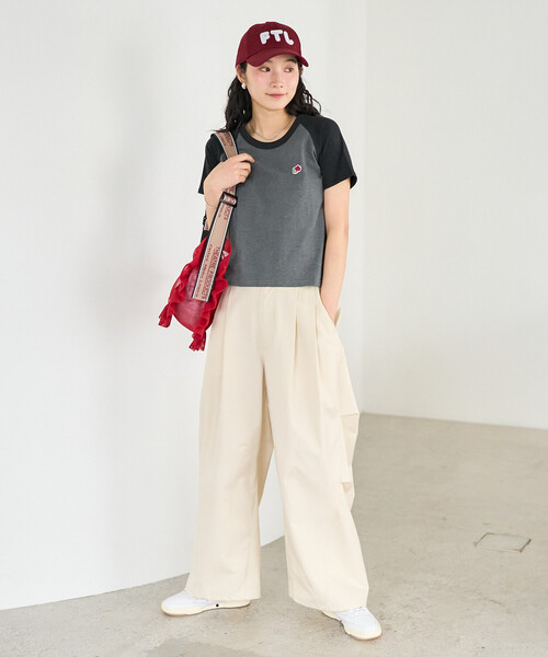 FREAK'S STORE(フリークスストア)の「FRUIT OF THE LOOM × FREAK'S STORE/フルーツオブザルーム 別注 ラグランミニTシャツ(Tシャツ/カットソー・レディース・ブラック/オフホワイト/チャコールグレー/ネイビー・フリ-)」の8枚目の写真