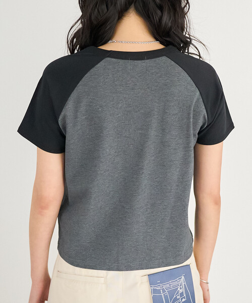 FREAK'S STORE(フリークスストア)の「FRUIT OF THE LOOM × FREAK'S STORE/フルーツオブザルーム 別注 ラグランミニTシャツ(Tシャツ/カットソー・レディース・ブラック/オフホワイト/チャコールグレー/ネイビー・フリ-)」の19枚目の写真