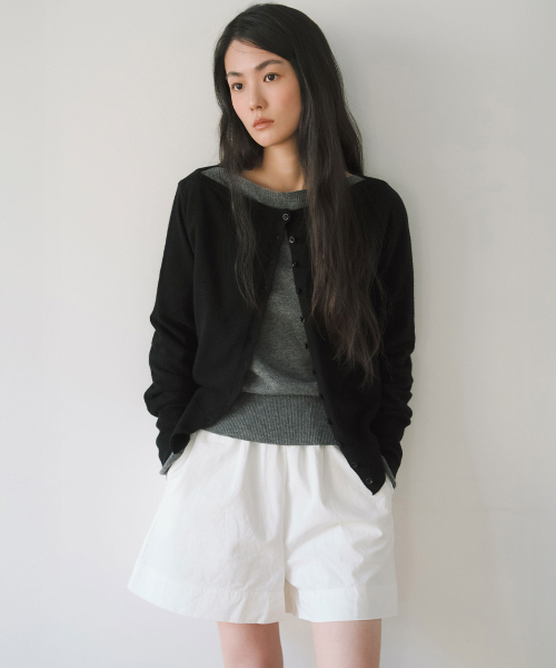 YEARNING(イヤニング)の「ESSENTIAL MERINO WOOL BOAT NECK CARDIGAN, BLACK(カーディガン/ボレロ・レディース・その他・FREE)」の3枚目の写真