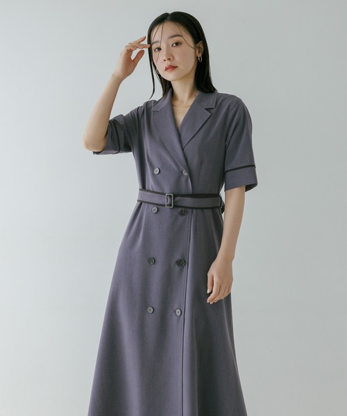 Andemiu(アンデミュウ)の「パイピングトレンチワンピース659291(ワンピース・レディース・ベージュ/ネイビー/コーラル・FREE)」の2枚目の写真