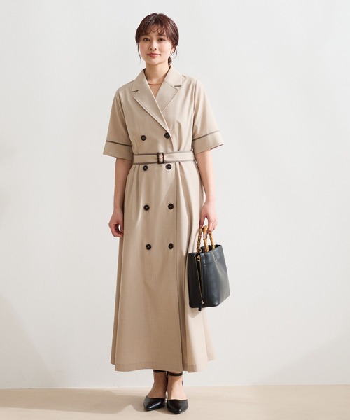 Andemiu(アンデミュウ)の「パイピングトレンチワンピース659291(ワンピース・レディース・ベージュ/ネイビー/コーラル・FREE)」の4枚目の写真