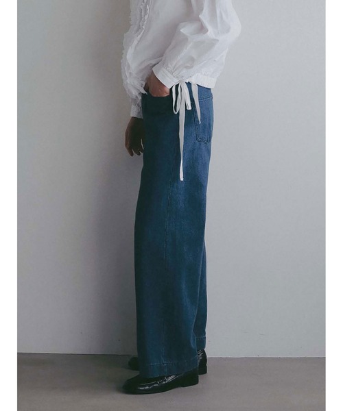 HER.(ハー)の「ルーズストレートデニム(その他パンツ・レディース・ホワイト/ダークインディゴブルー/ブラック・1/2)」の4枚目の写真