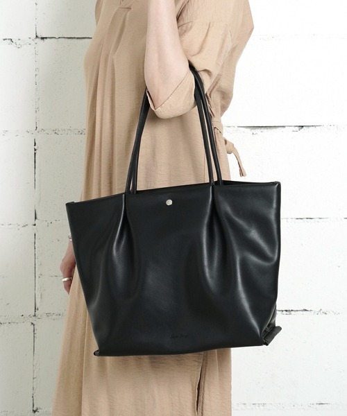 Legato Largo(レガートラルゴ)の「"02"≪Legato Largo≫肩楽 5ポケット/11L フェイクレザー トートバッグ(トートバッグ・レディース・アイボリー/ブラック/グレイッシュベージュ・ONE SIZE)」の3枚目の写真