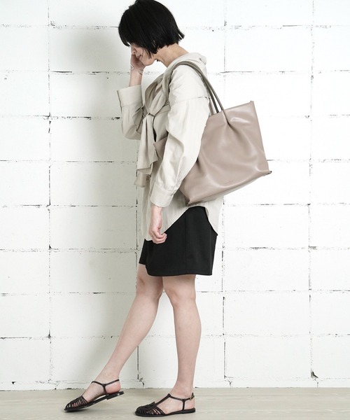 Legato Largo(レガートラルゴ)の「"02"≪Legato Largo≫肩楽 5ポケット/11L フェイクレザー トートバッグ(トートバッグ・レディース・アイボリー/ブラック/グレイッシュベージュ・ONE SIZE)」の10枚目の写真