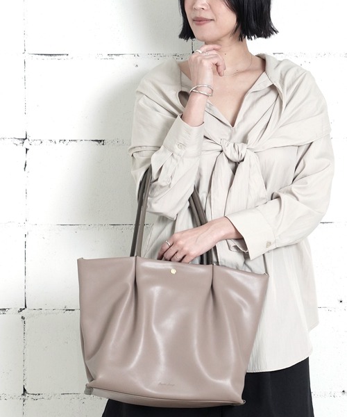 Legato Largo(レガートラルゴ)の「"02"≪Legato Largo≫肩楽 5ポケット/11L フェイクレザー トートバッグ(トートバッグ・レディース・アイボリー/ブラック/グレイッシュベージュ・ONE SIZE)」の11枚目の写真