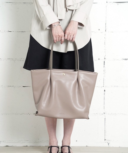 Legato Largo(レガートラルゴ)の「"02"≪Legato Largo≫肩楽 5ポケット/11L フェイクレザー トートバッグ(トートバッグ・レディース・アイボリー/ブラック/グレイッシュベージュ・ONE SIZE)」の12枚目の写真