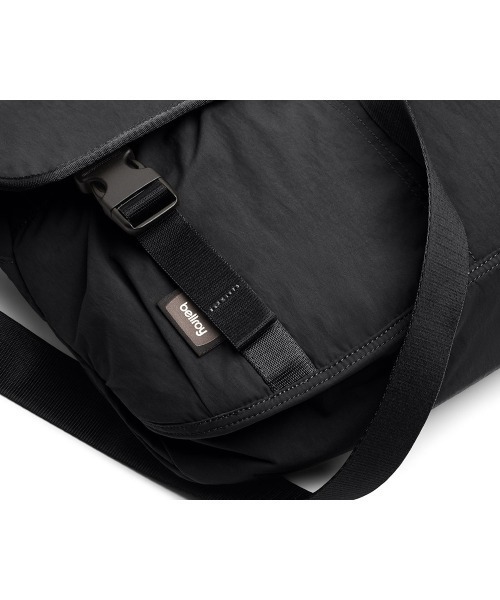 Bellroy(ベルロイ)の「Bellroy-メッセンジャーバッグ Cinch Messenger Bag(メッセンジャーバッグ・メンズ・ブラック・ONE SIZE)」の7枚目の写真