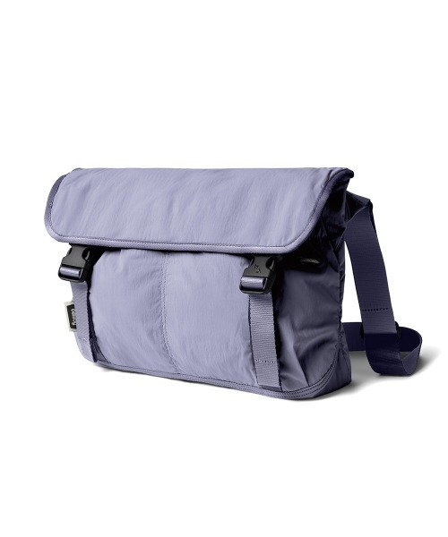 Bellroy(ベルロイ)の「Bellroy-メッセンジャーバッグ Cinch Messenger Bag(メッセンジャーバッグ・メンズ・ブラック・ONE SIZE)」の13枚目の写真