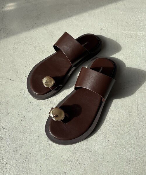 CAPRICIEUX LE'MAGE（カプリシューレマージュ）の「メタルトングサンダル（パンプス・レディース・ブラウン/ブラック・36/37/38）」の6枚目の写真