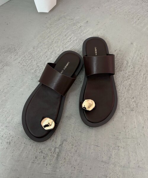 CAPRICIEUX LE'MAGE（カプリシューレマージュ）の「メタルトングサンダル（パンプス・レディース・ブラウン/ブラック・36/37/38）」の7枚目の写真