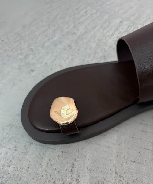 CAPRICIEUX LE'MAGE（カプリシューレマージュ）の「メタルトングサンダル（パンプス・レディース・ブラウン/ブラック・36/37/38）」の8枚目の写真