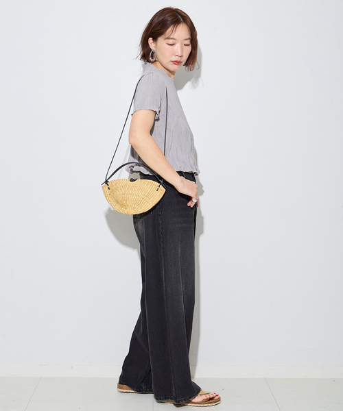 Gongdid Design(ゴンディッドデザイン)の「【Gongdid Design】 Carry Over_Wavy_Crop Top:トップス(Tシャツ/カットソー・レディース・アイボリー/ブラック/ライトグレー・FREE)」の11枚目の写真