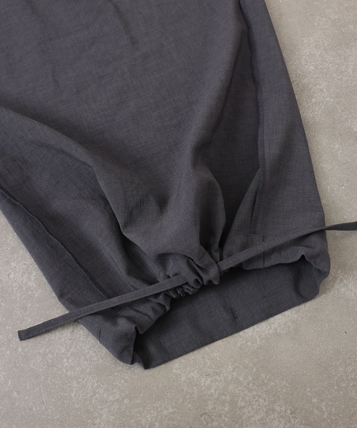 JOURNAL STANDARD LUXE（ジャーナルスタンダード　ラックス）の「トロピカル ヘムイージーパンツ（その他パンツ・レディース・チャコールグレー/ブラック・FREE）」の6枚目の写真