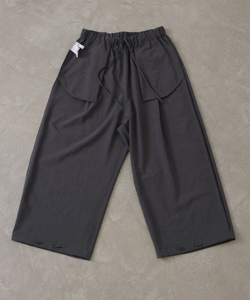 JOURNAL STANDARD LUXE（ジャーナルスタンダード　ラックス）の「トロピカル ヘムイージーパンツ（その他パンツ・レディース・チャコールグレー/ブラック・FREE）」の4枚目の写真