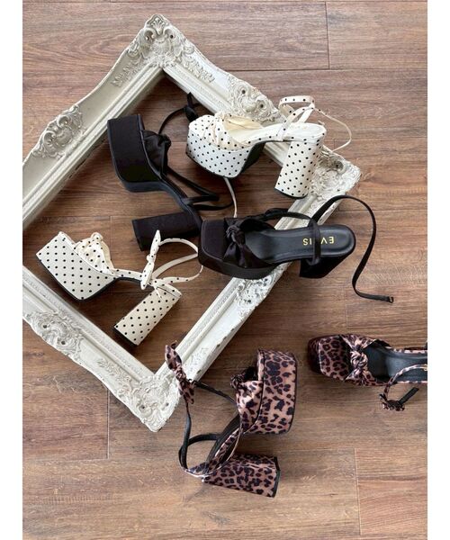 EVRIS（エヴリス）の「ストラップリボンヒールサンダル（サンダル・レディース・その他1/アイボリー/ブラック・SMALL/MEDIUM/LARGE）」の15枚目の写真