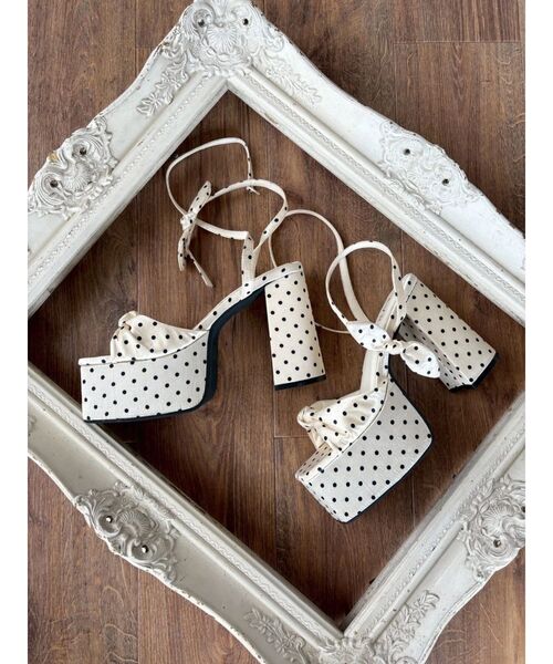 EVRIS（エヴリス）の「ストラップリボンヒールサンダル（サンダル・レディース・その他1/アイボリー/ブラック・SMALL/MEDIUM/LARGE）」の16枚目の写真