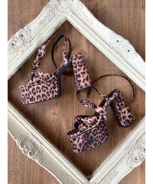 EVRIS（エヴリス）の「ストラップリボンヒールサンダル（サンダル・レディース・その他1/アイボリー/ブラック・SMALL/MEDIUM/LARGE）」の17枚目の写真