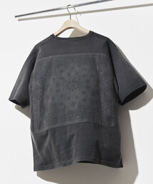 HAV-A-HANK（ハバハンク ）の「HAV-A-HANK/ハバハンク HAV-A-HANK×FREAK'S STORE/ハバハンク 別注 バックプリント バンダナデザイン ピグメント クルーネックTシャツ（Tシャツ/カットソー）」