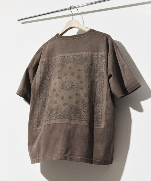 HAV-A-HANK(ハバハンク )の「HAV-A-HANK/ハバハンク HAV-A-HANK×FREAK'S STORE/ハバハンク 別注 バックプリント バンダナデザイン ピグメント クルーネックTシャツ(Tシャツ/カットソー・メンズ・ブラウン/ワインレッド/グリーン/ホワイト/チャコールグレー/ブルー・MEDIUM/LARGE/SMALL)」の15枚目の写真