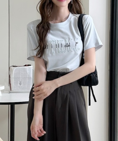 Ada.(エイダ)の「フロント 刺繍 フレンチスリーブ シンプル Tシャツ(Tシャツ/カットソー・レディース・ホワイト/ライトグレー/イエロー/ブルー/ブラック・FREE)」の6枚目の写真