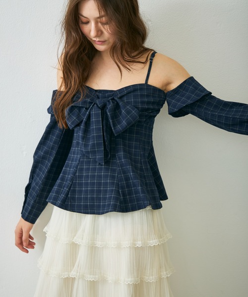 Lunea(ルネア)の「【袖取り外し可】2wayオフショルトップス/キャミソール(シャツ/ブラウス・レディース・ネイビー/ブルー・FREE)」の11枚目の写真