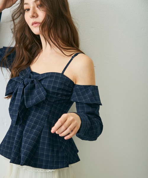 Lunea(ルネア)の「【袖取り外し可】2wayオフショルトップス/キャミソール(シャツ/ブラウス・レディース・ネイビー/ブルー・FREE)」の12枚目の写真