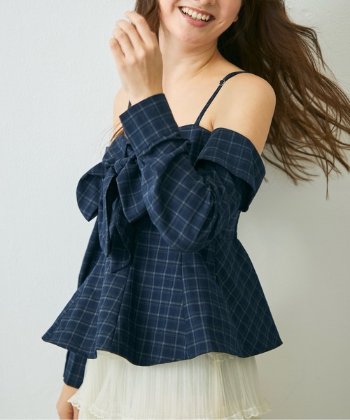 Lunea(ルネア)の「【袖取り外し可】2wayオフショルトップス/キャミソール(シャツ/ブラウス・レディース・ネイビー/ブルー・FREE)」の15枚目の写真