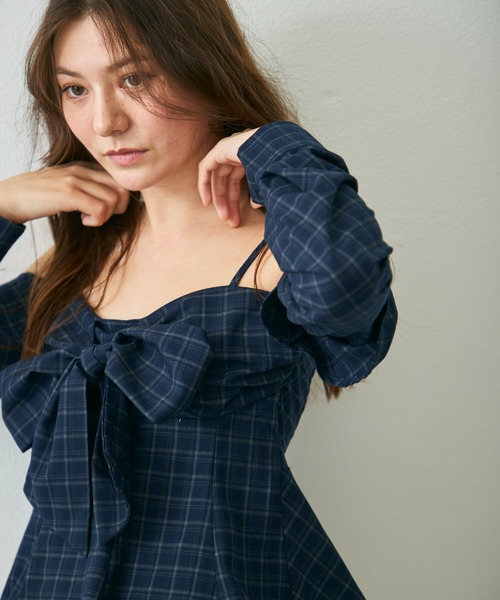 Lunea(ルネア)の「【袖取り外し可】2wayオフショルトップス/キャミソール(シャツ/ブラウス・レディース・ネイビー/ブルー・FREE)」の19枚目の写真