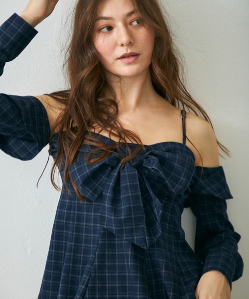 Lunea(ルネア)の「【袖取り外し可】2wayオフショルトップス/キャミソール(シャツ/ブラウス・レディース・ネイビー/ブルー・FREE)」の20枚目の写真