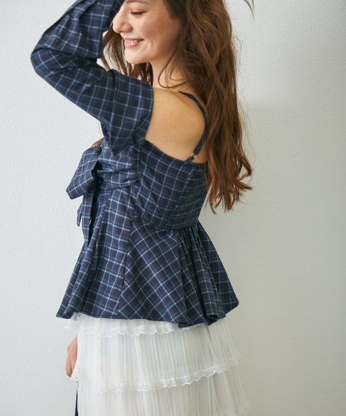 Lunea(ルネア)の「【袖取り外し可】2wayオフショルトップス/キャミソール(シャツ/ブラウス・レディース・ネイビー/ブルー・FREE)」の6枚目の写真