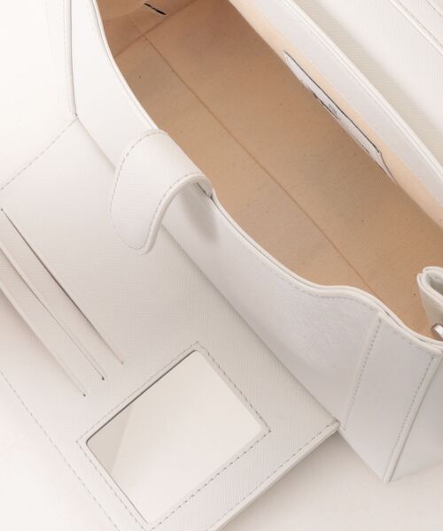 Vivienne Westwood(ヴィヴィアンウエストウッド)の「HAZEL MEDIUM HANDBAG(ショルダーバッグ・レディース・ホワイト・FREE)」の4枚目の写真