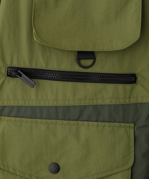 WHITE MOUNTAINEERING(ホワイトマウンテニアリング)の「WHITE MOUNTAINEERING × UMBRO MULTI POCKET COAT WM2573222(その他アウター・メンズ・カーキ・3)」の3枚目の写真