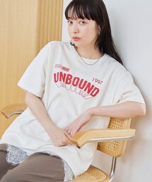 【汗染み軽減】 立体ロゴ風プリントTシャツ