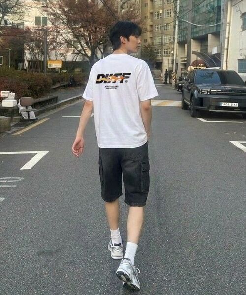 DIIFF（ディフ）の「ブレイズオーバーサイズ半袖Tシャツ4カラー[DISE_1004]（Tシャツ/カットソー・メンズ・ブラック/アイボリー/ホワイト/ネイビー・MEDIUM/LARGE/X-LARGE/SMALL）」の9枚目の写真