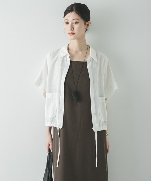 URBAN RESEARCH（アーバンリサーチ）の「ラミーレーヨンハーフスリーブシャツ（シャツ/ブラウス・レディース・ネイビー/ベージュ系その他/ホワイト・FREE）」の2枚目の写真