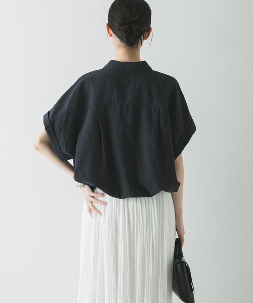 URBAN RESEARCH（アーバンリサーチ）の「ラミーレーヨンハーフスリーブシャツ（シャツ/ブラウス・レディース・ネイビー/ベージュ系その他/ホワイト・FREE）」の8枚目の写真