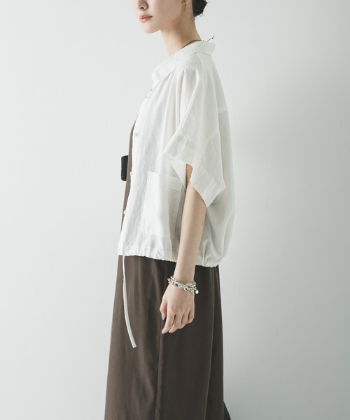 URBAN RESEARCH（アーバンリサーチ）の「ラミーレーヨンハーフスリーブシャツ（シャツ/ブラウス・レディース・ネイビー/ベージュ系その他/ホワイト・FREE）」の15枚目の写真