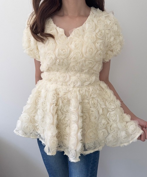 junoah(ジュノア)の「フラワーモチーフチュールペプラムトップス(シャツ/ブラウス・レディース・アイボリー/ピンク/ブラック・SMALL/MEDIUM/LARGE)」の7枚目の写真