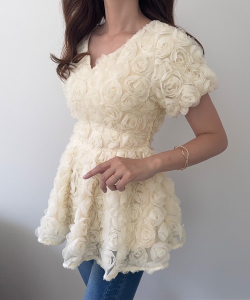 junoah(ジュノア)の「フラワーモチーフチュールペプラムトップス(シャツ/ブラウス・レディース・アイボリー/ピンク/ブラック・SMALL/MEDIUM/LARGE)」の8枚目の写真