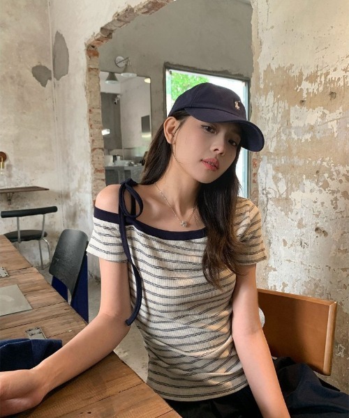Ritzy(リッツィー)の「肩紐リボン ストライプフィット T シャツ(Tシャツ/カットソー・レディース・ネイビー系・M/L/S)」の1枚目の写真