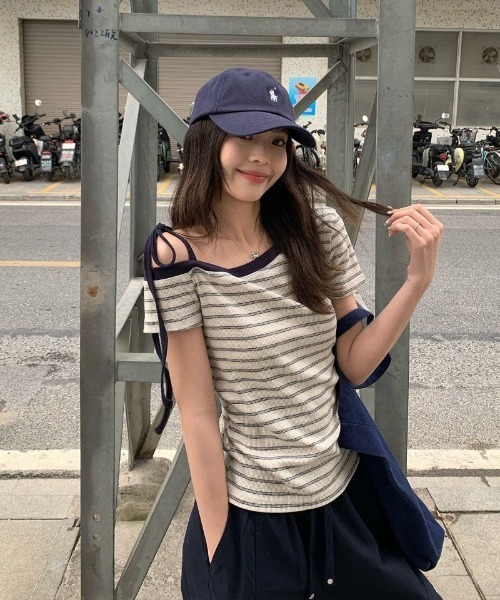 Ritzy(リッツィー)の「肩紐リボン ストライプフィット T シャツ(Tシャツ/カットソー・レディース・ネイビー系・M/L/S)」の2枚目の写真