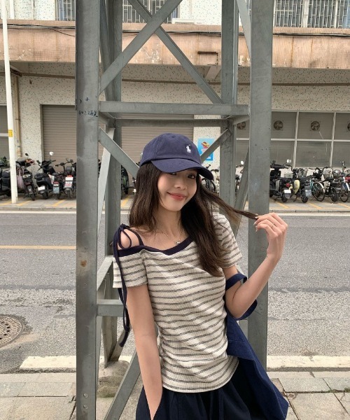 Ritzy(リッツィー)の「肩紐リボン ストライプフィット T シャツ(Tシャツ/カットソー・レディース・ネイビー系・M/L/S)」の3枚目の写真