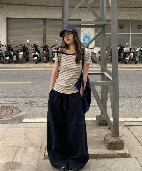 Ritzy(リッツィー)の「肩紐リボン ストライプフィット T シャツ(Tシャツ/カットソー・レディース・ネイビー系・M/L/S)」の4枚目の写真