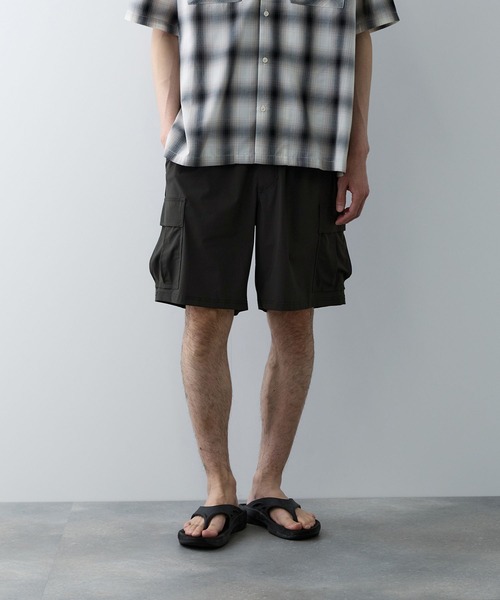 NAVY(ネイビー)の「SARARI 接触冷感 極冷UVカット カーゴショートパンツ(その他パンツ・メンズ・ブラック/チャコールグレー・XL/L/M)」の2枚目の写真