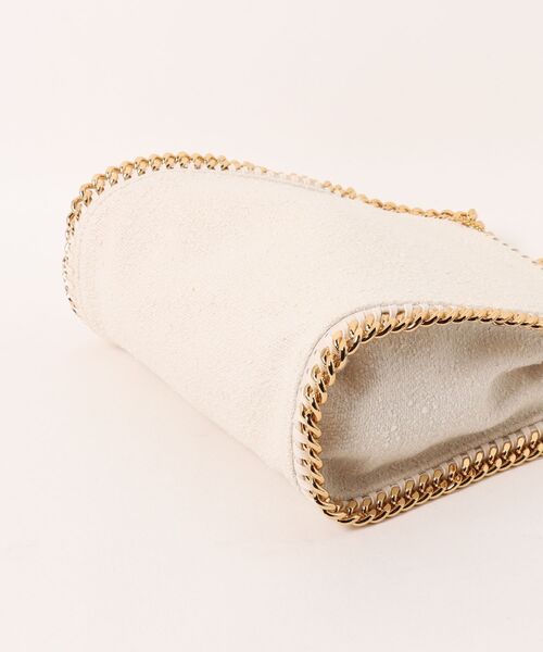 STELLA McCARTNEY(ステラマッカートニー)の「Falabella Charm-Embellished Mini Tote Bag / ファラベラ チャームディテール ミニ トートバッグ(ショルダーバッグ・レディース・ホワイト・ONE SIZE)」の8枚目の写真