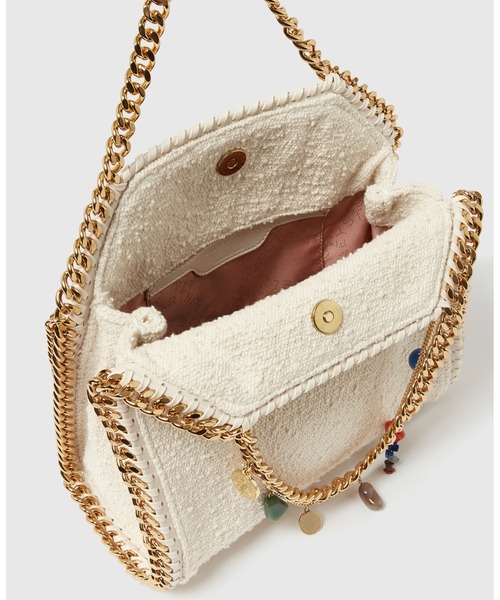 STELLA McCARTNEY(ステラマッカートニー)の「Falabella Charm-Embellished Mini Tote Bag / ファラベラ チャームディテール ミニ トートバッグ(ショルダーバッグ・レディース・ホワイト・ONE SIZE)」の2枚目の写真