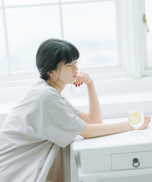 オローネ(オローネ)の「ファインダーロングロングシャツ“5分袖”(シャツ/ブラウス・レディース・グレー/ブラック系その他・FREE)」の9枚目の写真