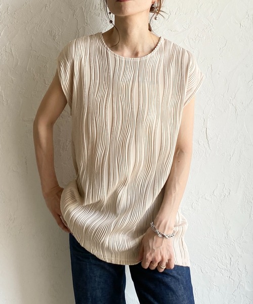 She's Closet（シーズクローゼット）の「ピンタック プリーツ フレンチスリーブ クルーネック プルオーバー トップス（Tシャツ/カットソー・レディース・アイボリー/ブラウン/ブラック・FREE）」の4枚目の写真